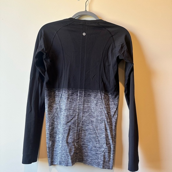 Lululemon Gray/Black Ombre Long Sleeve Top Sz 8 - Picture 2 of 4